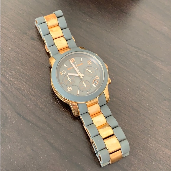 Michael Kors Accessories - Michael Kors timepiece Michael Kors Accessories - Michael Kors timepiece